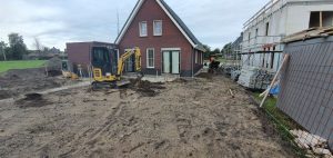 Nieuwbouwwoning wordt bouwrijp gemaakt met een minigraver