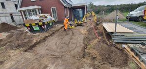 Sleuven graven en grond verdichten bij een nieuwbouwproject